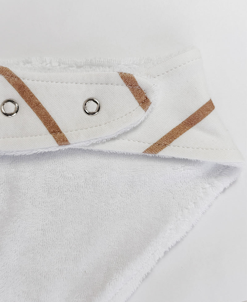 Forro do Babador Bandana Listras Caramelo MiniMalista, tecido duplo com fundo absorvente. Babador de bebê em algodão que protege a roupinha, unissex menino e menina.