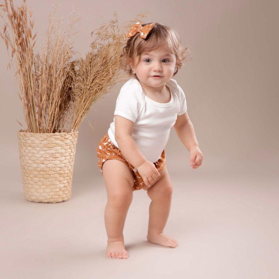 bloomers-de-bebe-unissex-sunrise-minimalista-baby-bloomers-de-bebe-unissex-sunrise-minimalista-baby-b2b-baby-calor-menina-menino-outlet-verao-infantil-minimalista-escandinavo-estiloso.jpg