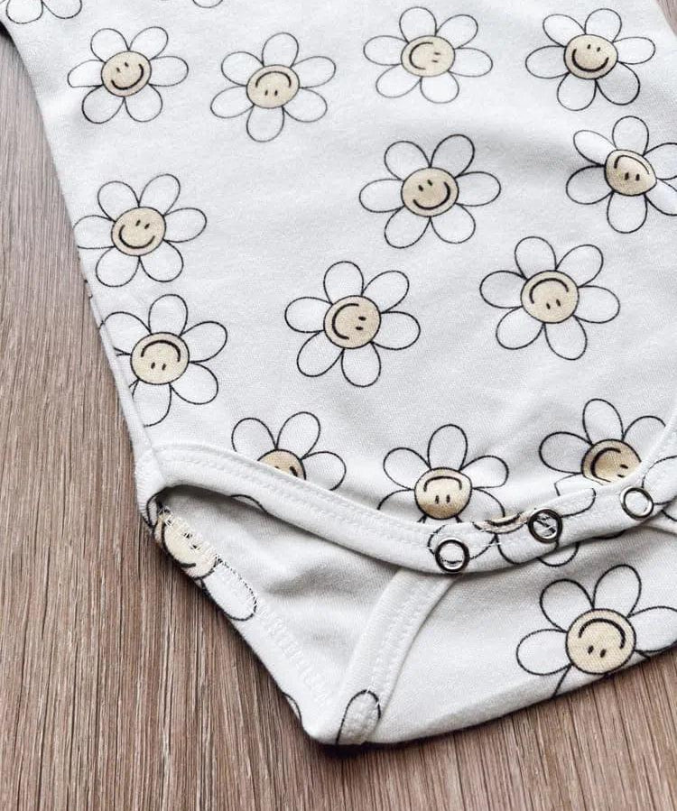 Body de Bebê Manga Curta Unissex | Flower Power - MiniMalista Baby - 0.3, Ano Novo, b2b, Baby, black-friday, com-desconto-mm10, Meia Estação, Menina, Reveillon, tab-tam-body-curto -bebê-minimalista-estiloso