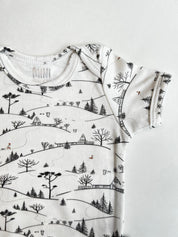 Body de Bebê Manga Curta Unissex | Village - MiniMalista Baby - 0, b2b, Baby, Christmas, com-desconto-mm10, Meia Estação, Menina, Menino, natal, Neutro, tab-tam-body-curto, Unissex, Xmas -bebê-minimalista-estiloso