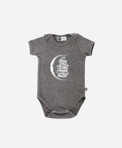 Body de Bebê Manga Curta Unissex To The Moon - MiniMalista Baby - 0.2, 0.3, b2b, Baby, black-friday, com-desconto-mm10, Meia Estação, Menina, Menino, Neutro, tab-tam-body-curto, Unissex -bebê-minimalista-estiloso