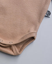 Body de Bebê Manga Longa Unissex Canelado Botões Liso MiniMalista Cinnamon - MiniMalista Baby - 0.3, b2b, Baby, Best, black-friday, com-desconto-mm10, Frio, Menina, Menino, Neutro, tab-tam-body-botão-frontal, tab-tam-body-canelado, Unissex -bebê-minimalista-estiloso