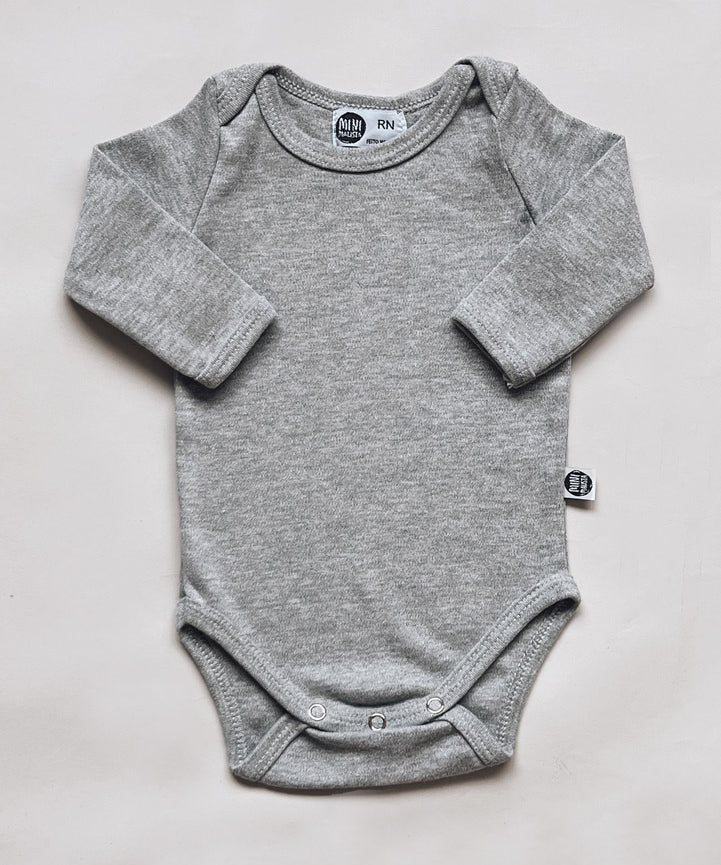 body-manga-longa-bebe-liso-cinza-mescla-medio-minimalista-menino-algodao-2_8ba42a68-6325-4fb2-9fa5-66db3fe9cb19.jpg
