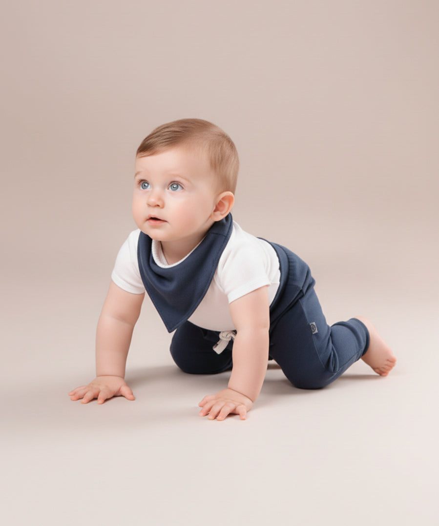 calca-bolsao-bebe-liso-azul-marinho-ocean-menino-minimalista-baby_40251a37-cf1a-4f9c-bf62-ce76293775e9.jpg