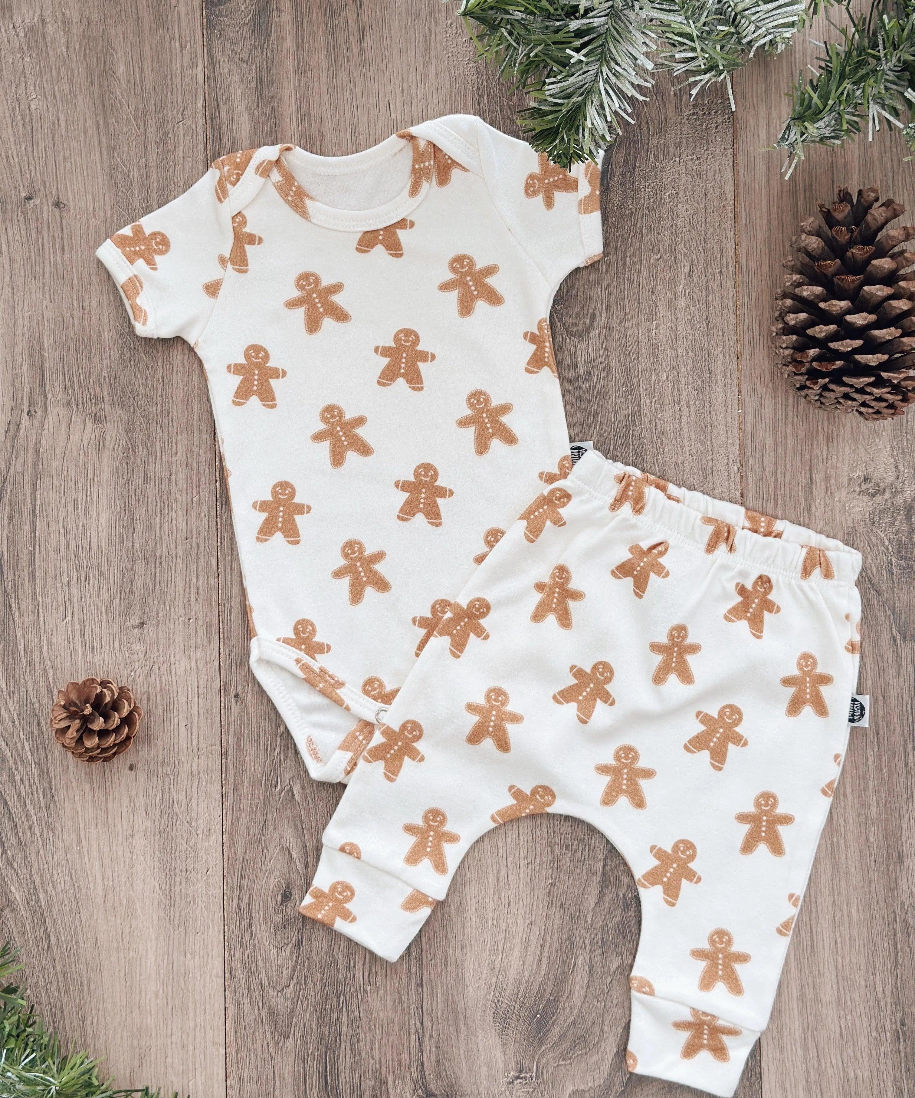 Calça de Bebê Harém Unissex | Gingerbread - MiniMalista Baby - 0, b2b, Baby, Christmas, com-desconto-mm10, Meia Estação, Menina, natal, Neutro, tab-tam-calça-harem-bebe, Unissex, Xmas -bebê-minimalista-estiloso