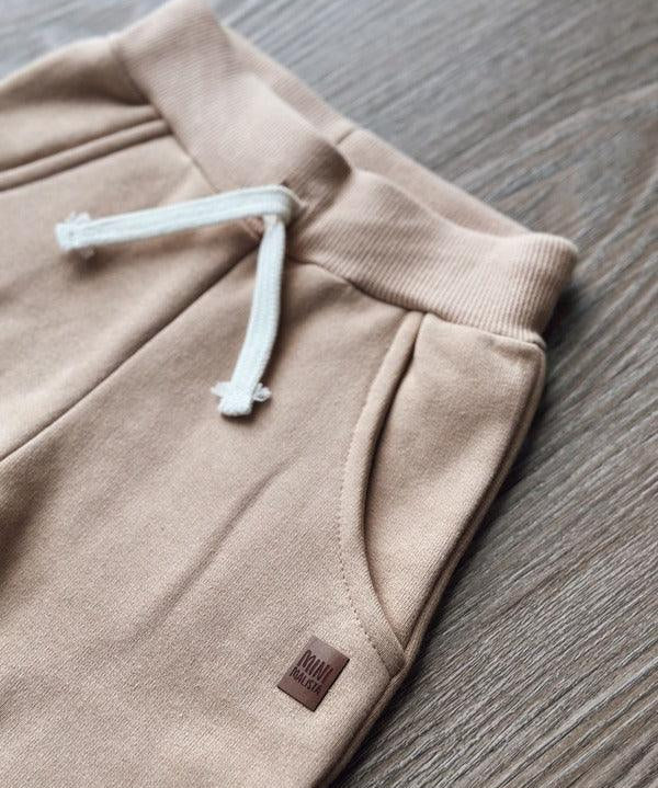 Calça Moletom Unissex Peluciado MiniMalista | Liso Cinnamon - MiniMalista Baby - 0.3, b2b, Baby, Best, black-friday, com-desconto-mm10, Frio, Kids, Menina, Menino, Neutro, tab-tam-calca-moletom, tab-tam-calça-molet-bebe, tam-tam-calça-bolsao-bebe, Unissex -bebê-minimalista-estiloso