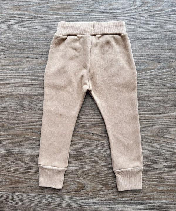 Calça Moletom Unissex Peluciado MiniMalista | Liso Cinnamon - MiniMalista Baby - 0.3, b2b, Baby, Best, black-friday, com-desconto-mm10, Frio, Kids, Menina, Menino, Neutro, tab-tam-calca-moletom, tab-tam-calça-molet-bebe, tam-tam-calça-bolsao-bebe, Unissex -bebê-minimalista-estiloso