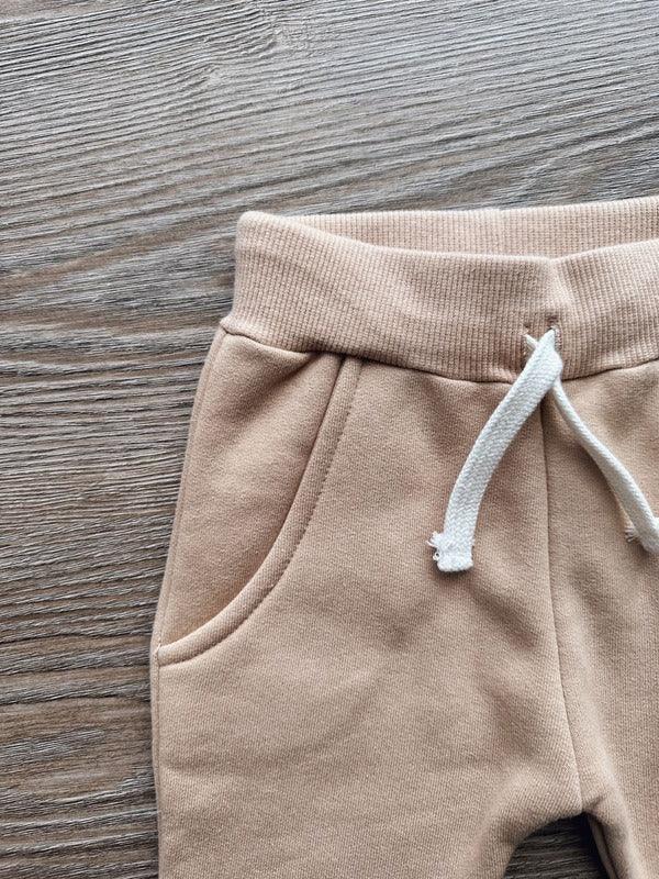 Calça Moletom Unissex Peluciado MiniMalista | Liso Cinnamon - MiniMalista Baby - 0.3, b2b, Baby, Best, black-friday, com-desconto-mm10, Frio, Kids, Menina, Menino, Neutro, tab-tam-calca-moletom, tab-tam-calça-molet-bebe, tam-tam-calça-bolsao-bebe, Unissex -bebê-minimalista-estiloso