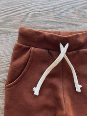 Calça Moletom Unissex Peluciado MiniMalista | Liso Oak - MiniMalista Baby - 0.3, b2b, Baby, black-friday, com-desconto-mm10, Frio, Kids, Menino, tab-tam-calca-moletom, tab-tam-calça-molet-bebe, tam-tam-calça-bolsao-bebe -bebê-minimalista-estiloso
