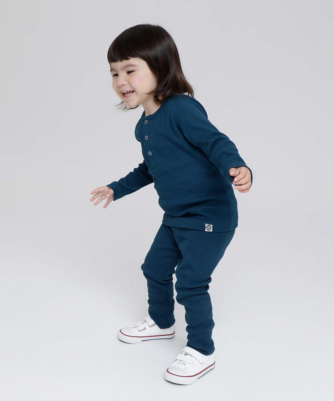 Calça Unissex Slim Canelado MiniMalista | Liso Azul Sky - MiniMalista Baby - b2b, Baby, Frio, Kids, Menino, outlet, SALE-FINAL, tab-tam-calça-slim, ultimas-peças, Winter Sale 30% -bebê-minimalista-estiloso