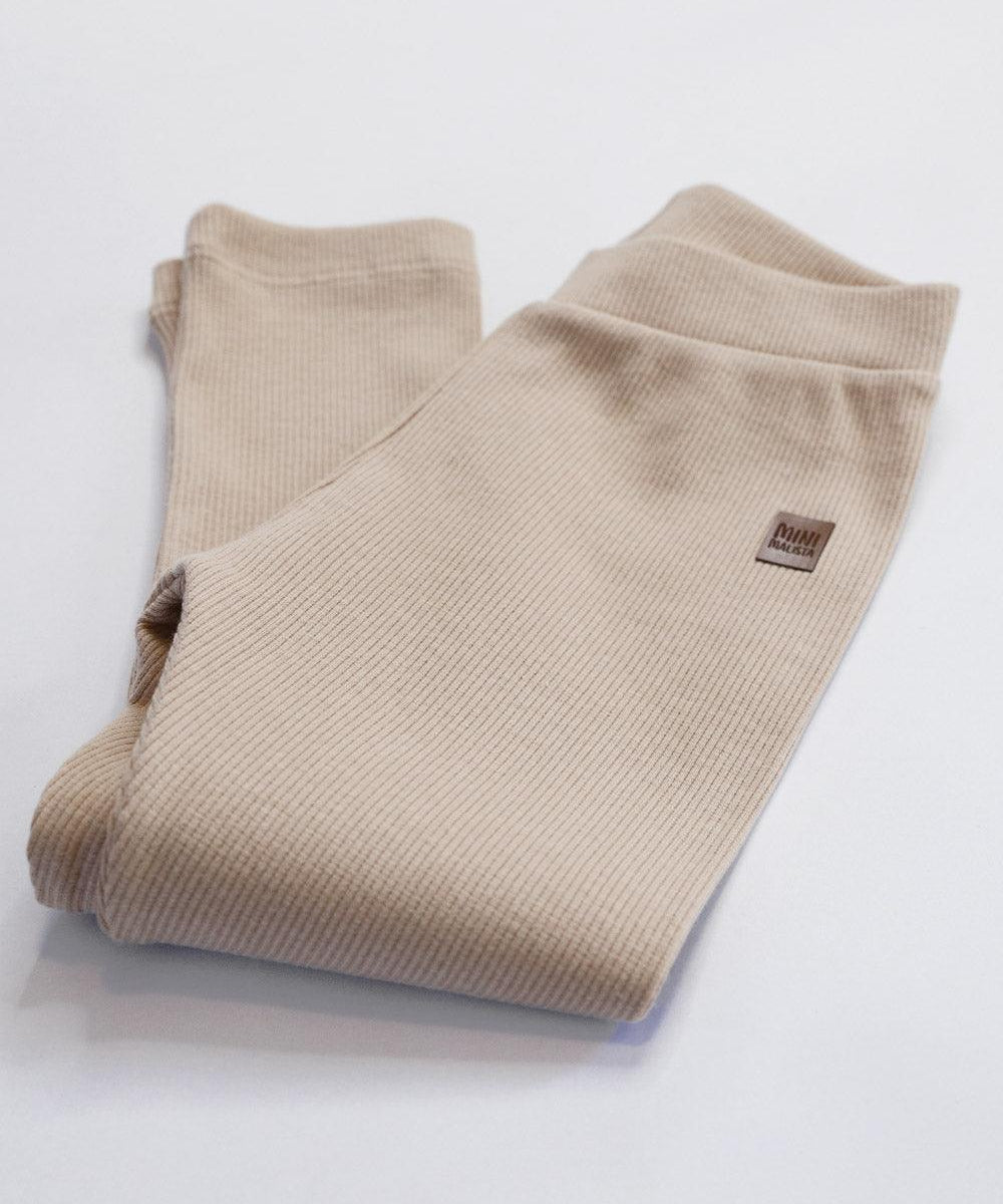 Calça Unissex Slim Canelado MiniMalista | Liso Beige - MiniMalista Baby - 0.2, 0.3, b2b, Baby, black-friday, Frio, Kids, Menina, Neutro, outlet, SALE-FINAL, tab-tam-calça-slim, ultimas-peças, Unissex, Winter Sale 20% -bebê-minimalista-estiloso