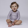 Camiseta Infantil Proteção Solar Unissex UV50+ Listras Retrô Cinza - MiniMalista Baby - b2b, Calor, Menino, minime, Neutro, outlet, Unissex, Verão -bebê-minimalista-estiloso
