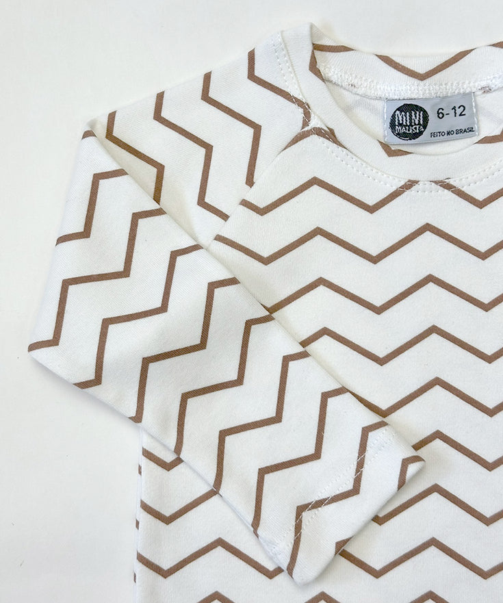 camiseta-manga-longa-longa-raglan-algodao-estampa-electric-mege-marrom-zigzag-minimalista-1.jpg