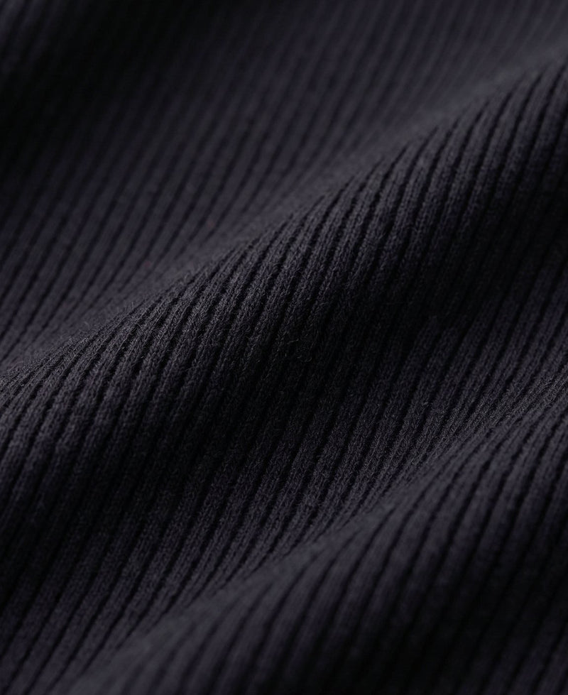 Detalhe da malha canelada em Liso Preto