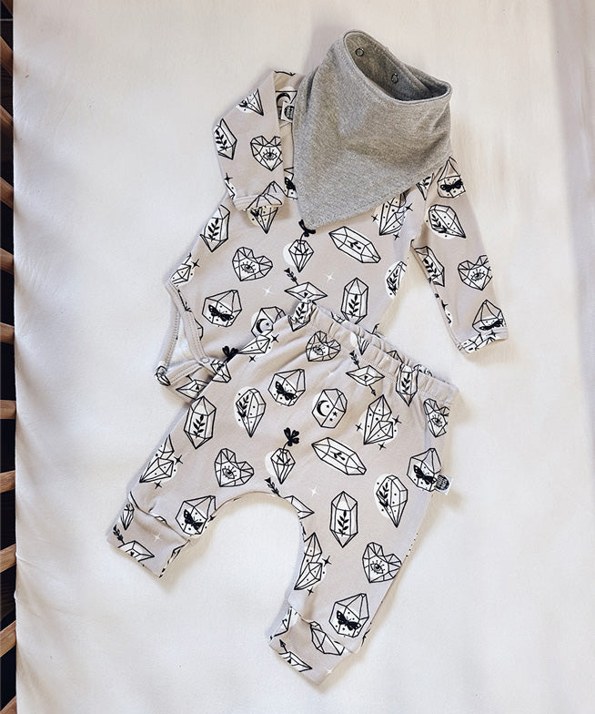 conjunto-bebe-body-manga-longa-e-calca-harem-bebe-crystal-cristal-bebe-menina-3_6e237a51-da08-47e5-b8a1-a39bc0b8d65e.jpg