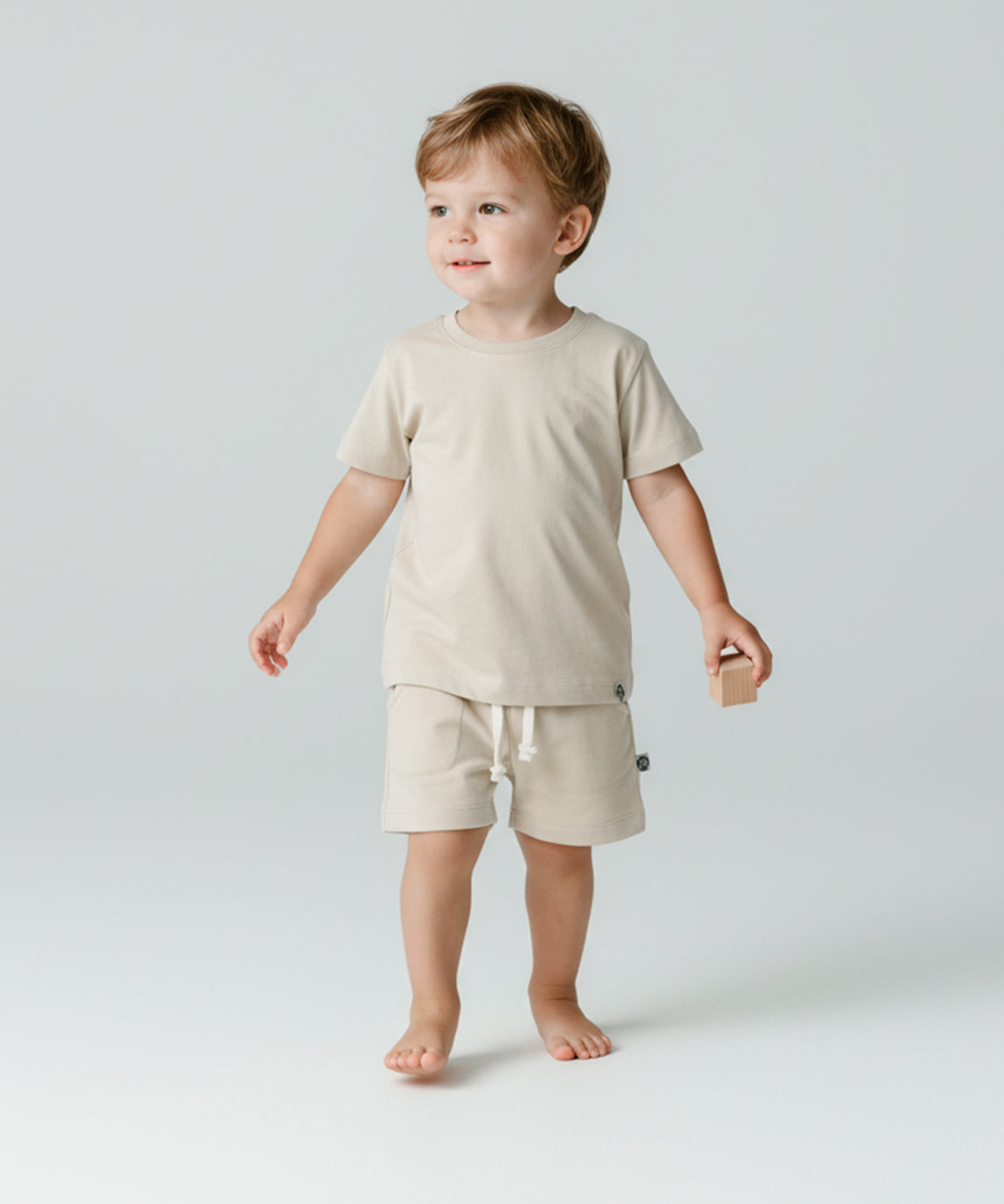 conjunto-camiseta-e-bermuda-menino-liso-beige-sand-3.jpg