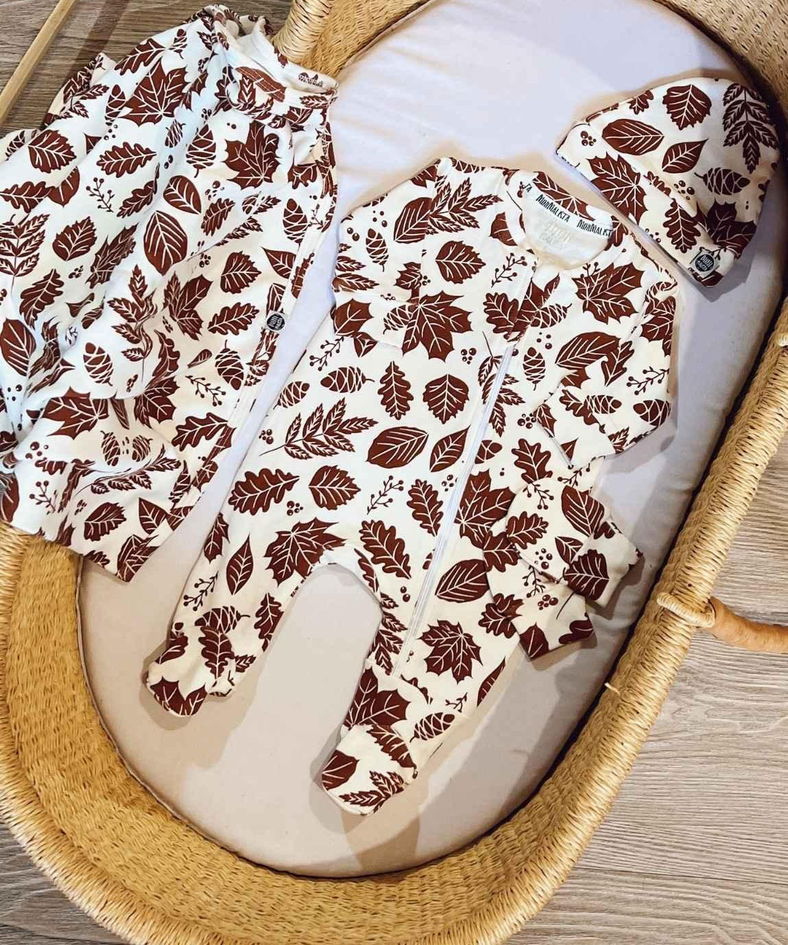 conjunto-saida-de-maternidade-bebe-minimalista-fall-folhas-secas-macacao-touca-luva-manta-bebe-1_effa064b-4e8b-4827-b0b4-37fdfff0dd0c.jpg