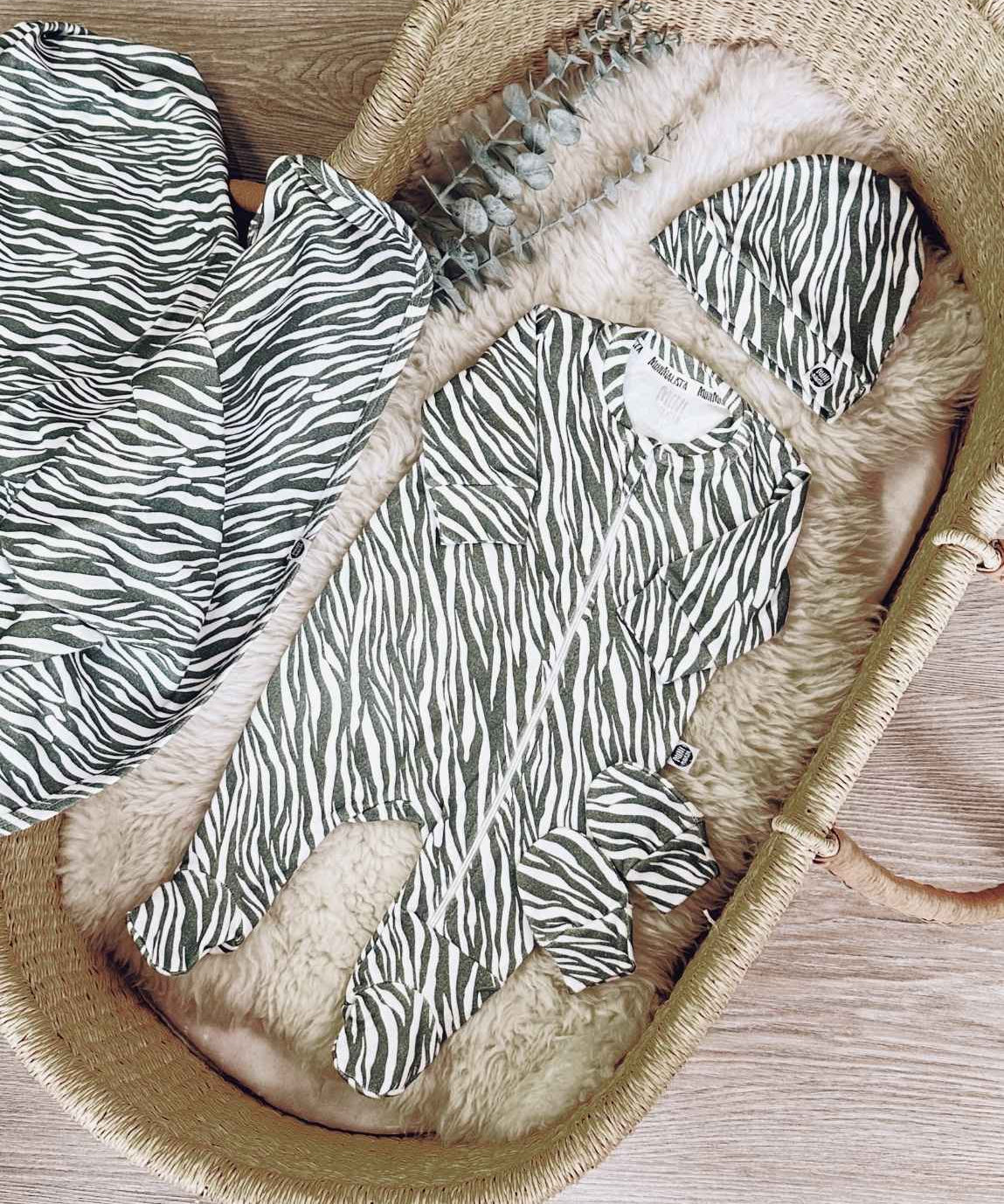 conjunto-saida-de-maternidade-bebe-minimalista-macacao-manta-luva-touca-zebra-verde-animal-print-1.jpg