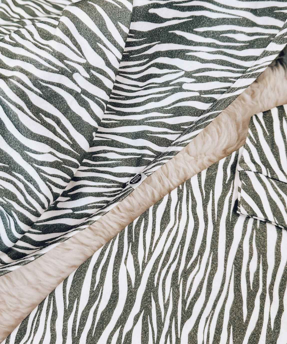 conjunto-saida-de-maternidade-bebe-minimalista-macacao-manta-luva-touca-zebra-verde-animal-print-3.jpg