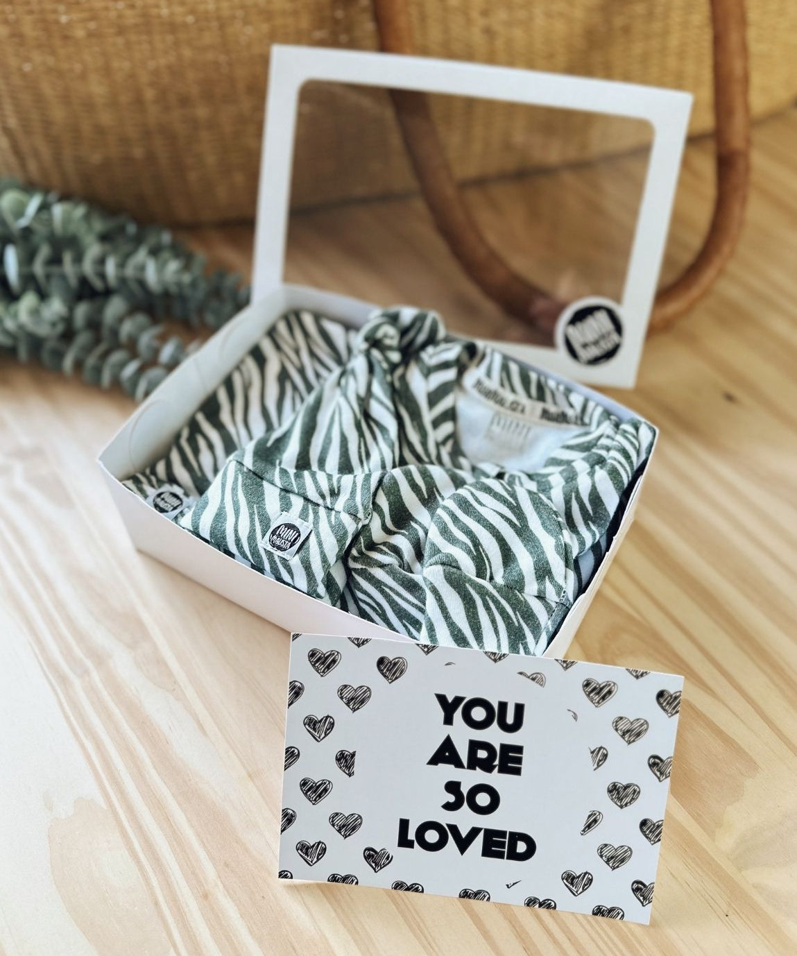 conjunto-saida-de-maternidade-bebe-minimalista-macacao-manta-luva-touca-zebra-verde-animal-print-8.jpg