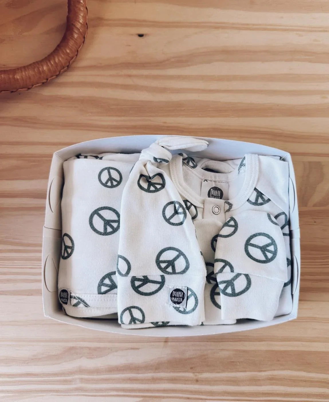 Kit Presente Saída de Maternidade Bebê 4 peças | Peace and Love