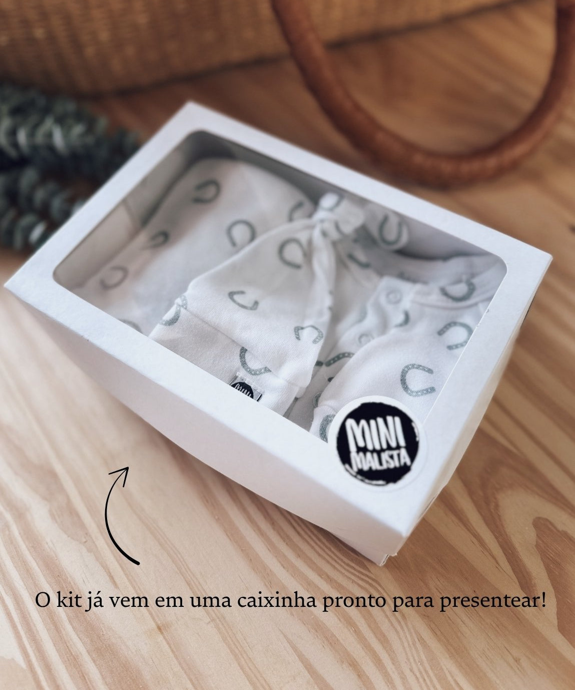 conjunto-saida-maternidade-macacao-manta-touca-luva-peace-and-love-menino-1.jpg
