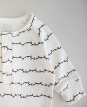 Macacão de Bebê Raglan Botões Unissex | Lights - MiniMalista Baby - 0, 2macacoespor199, Ano Novo, b2b, Baby, Christmas, com-desconto-mm10, Meia Estação, Menina, natal, Neutro, Reveillon, tab-tam-mac-botões, Unissex, Xmas -bebê-minimalista-estiloso