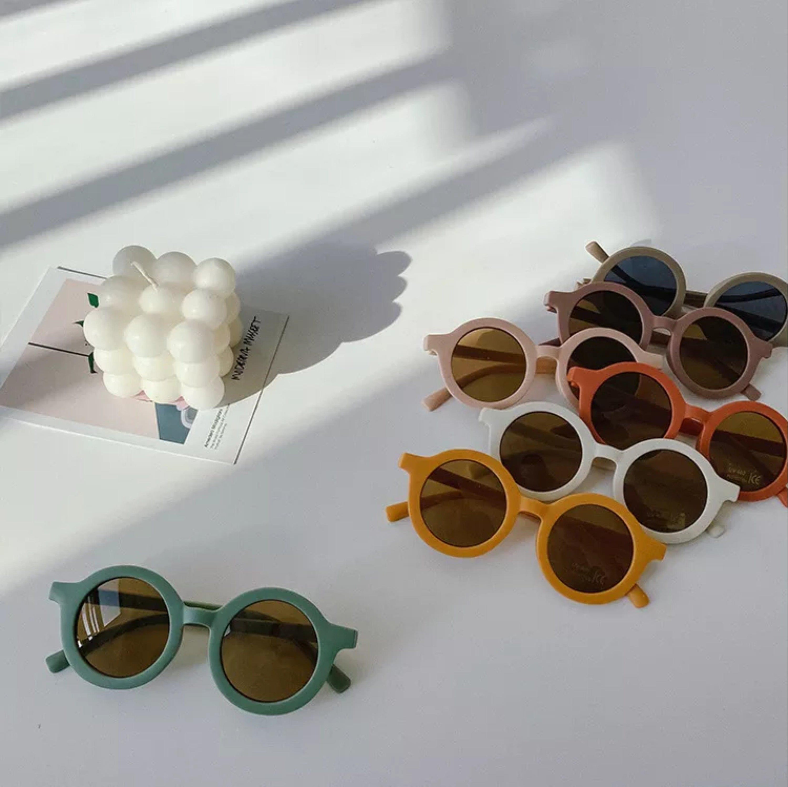 Óculos de Sol Infantil MiniMalista Cinza Quente - MiniMalista Baby - Meia Estação, Menino -bebê-minimalista-estiloso